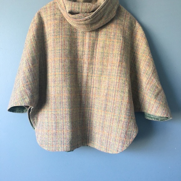 Buttoned Cape - Picture 5 of 6